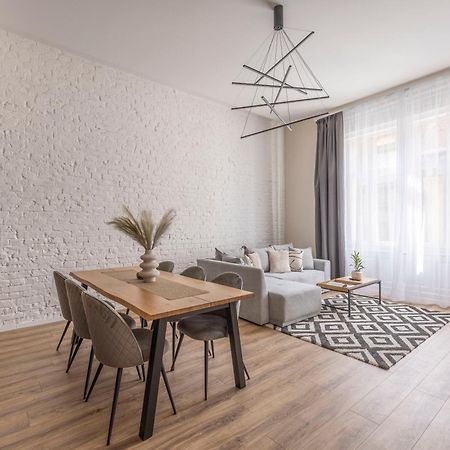 Exclusive Stylish Suite By Prestige Homes Next To The Oktogon ブダペスト エクステリア 写真