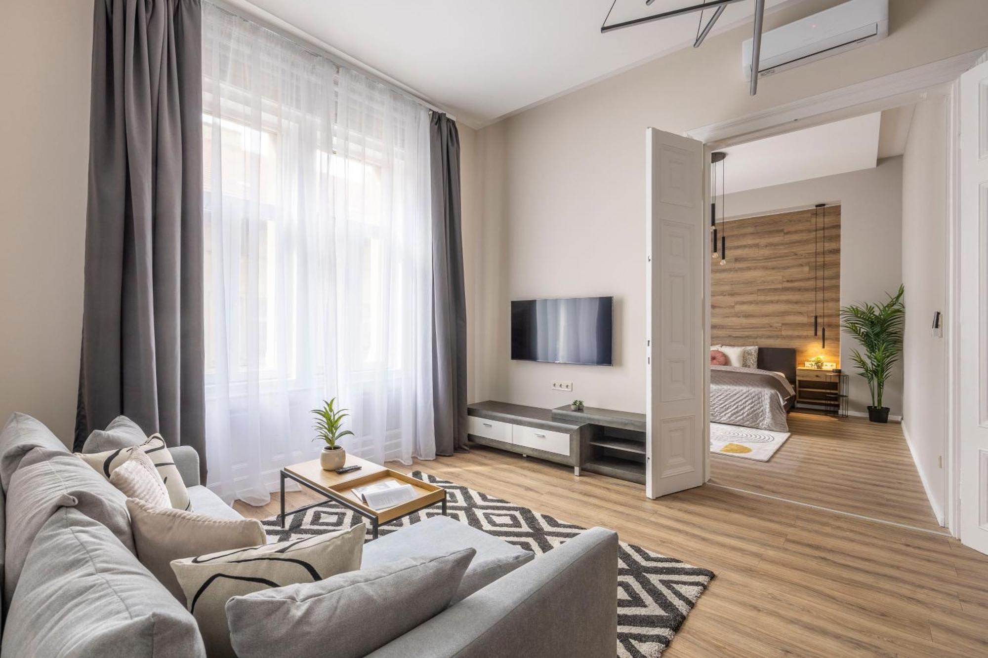Exclusive Stylish Suite By Prestige Homes Next To The Oktogon ブダペスト エクステリア 写真