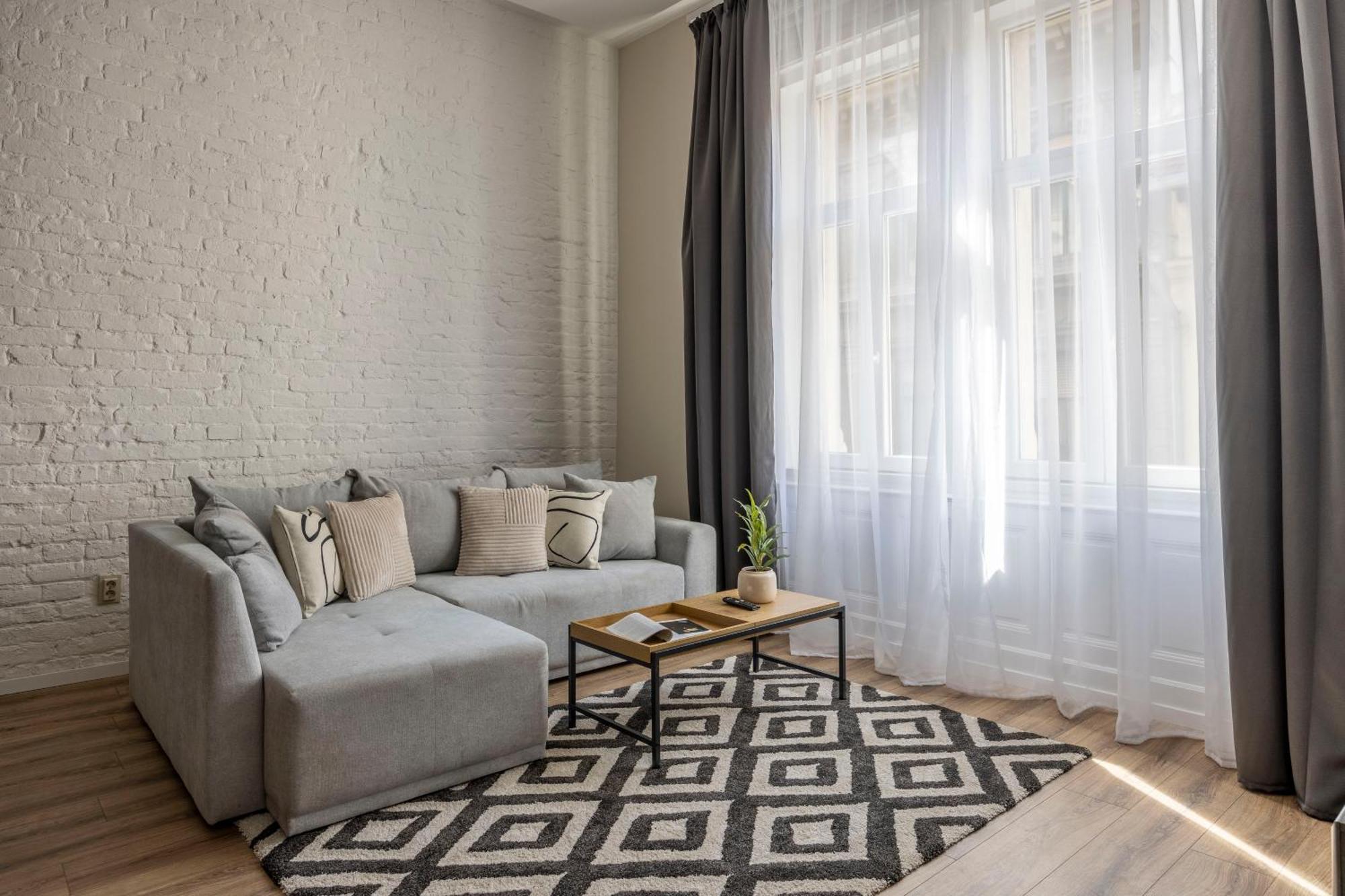 Exclusive Stylish Suite By Prestige Homes Next To The Oktogon ブダペスト エクステリア 写真